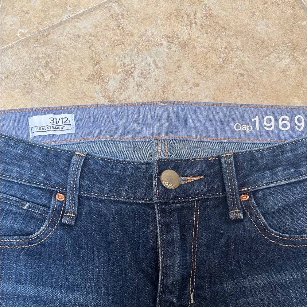 GAP Women's Straight Leg 1969 Dark Indigo Jeans - Picture 2 of 3